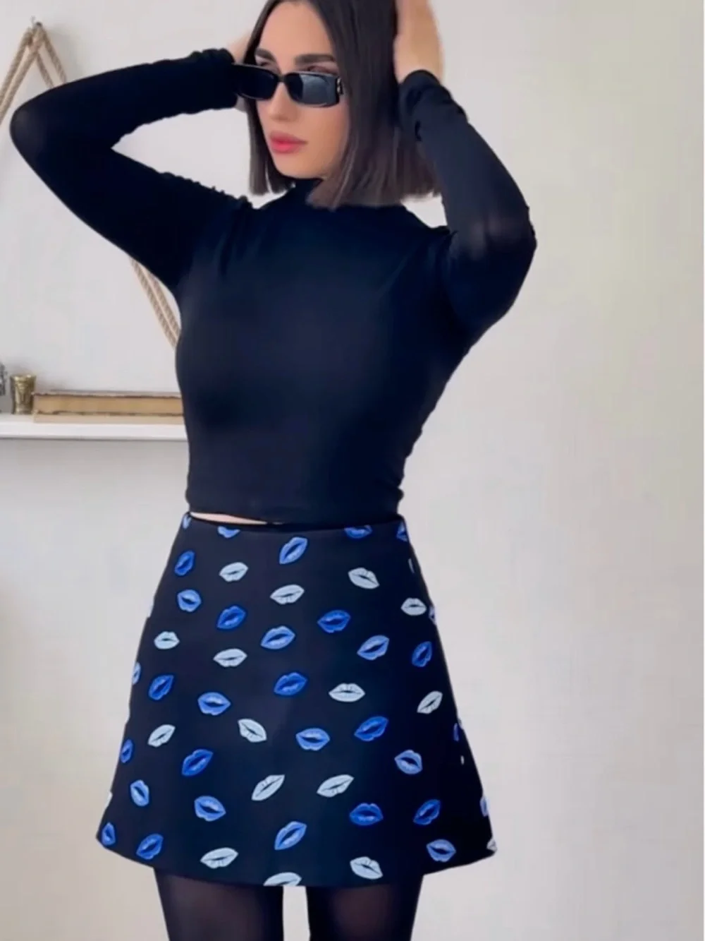 ZARA COLLECTION Lip Mini Skirt
